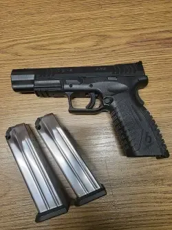 Pistolet Spingfield XDM kal 9 mm sprzedam.