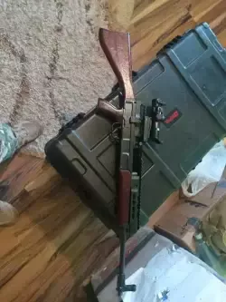 Zmodyfikowany karabinek Vz.58 7,62x39. W zestawie 4 magazynki i kilka dodatków.