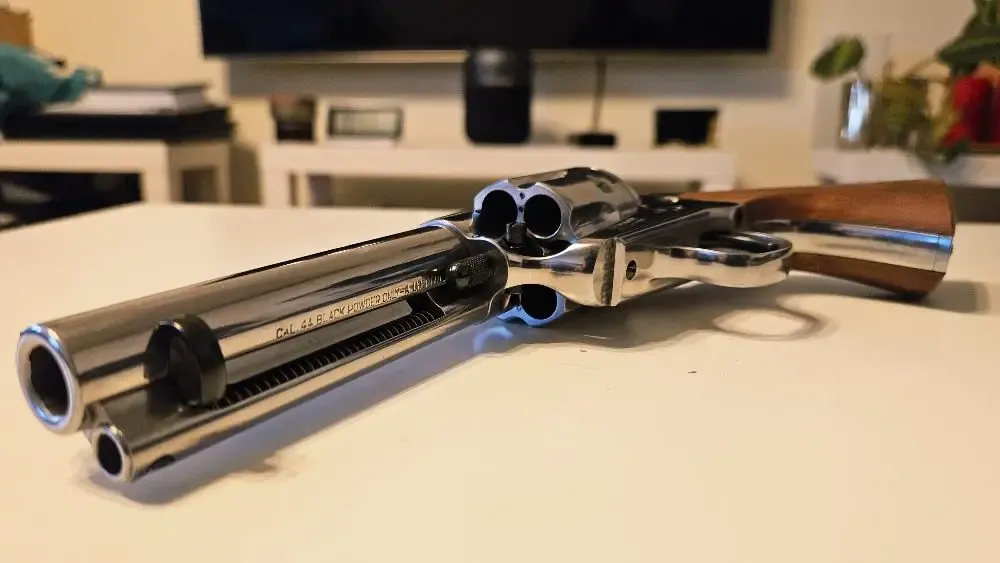 Custom Rewolwer czarnoprochowy Cattleman Target Uberti 4,75 cala polerowana stal, 2 bębny, skórzane kabury, dużo udoskonaleń 