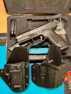 Pistolet CZ P10C - stan idealny. Zestaw fabryczny + customowy spust + podmieniona sprężyna powrotna + dwie kabury: OWB i IWB.