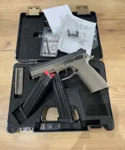 Sprzedam pistolet CZ P09 FDE TRIT. Wymieniłem sprężyny spustu, iglicy oraz główna, w zestawie daję oryginały.