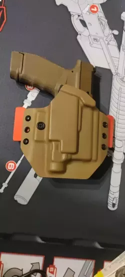 Sprzedam pistolet Springfield Hellcat Pro H11 FDE. Latarka + kabura + ładownica + 2 magazynki. Przelot max 50 szt.