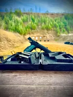 CZ Shadow 2, delikatnie zmodyfikowana.