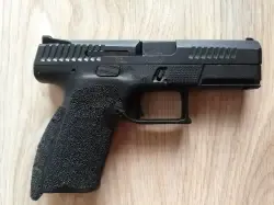 Sprzedam pistolet CZ P10C, w bardzo dobrym stanie. Kompletny zestaw, okładzina antypoślizgowa Nexum Pistol Grip,