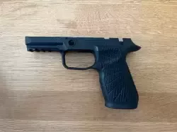 Chwyt Combat Wilson do Sig Sauer P320 Carry/Full Size z bezpiecznikiem nastawnym