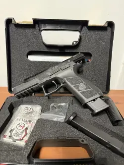 Pistolet CZ P-09 Kadet 22lr - prawie nowy. Na gwarancji.