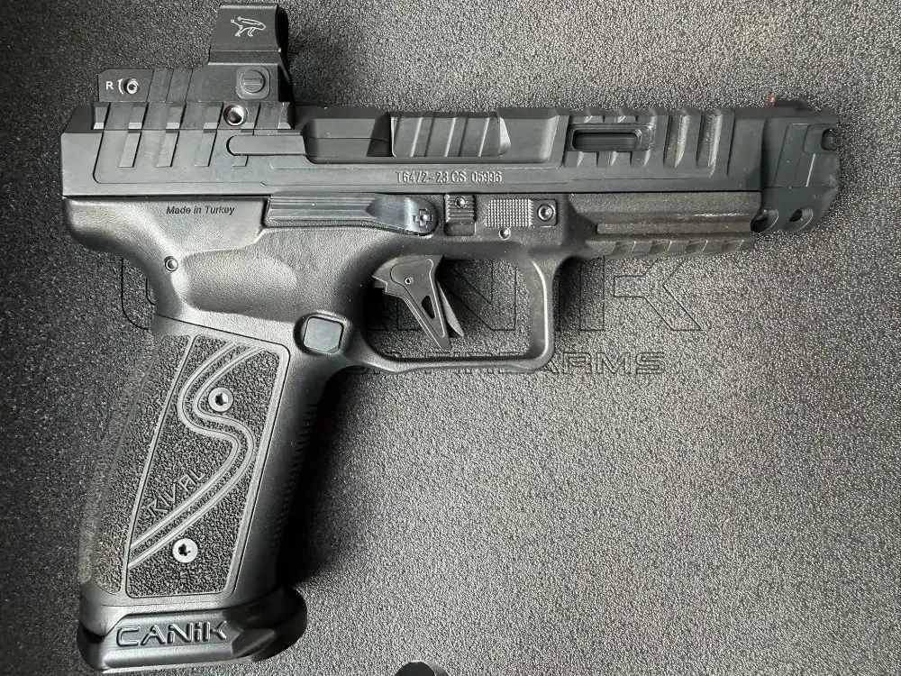 Canik Mete SFX RIVAL-S + kolimator MeCanik M02 + okolo 130 pestek. 