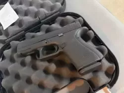 Sprzedam pistolet Glock 19 Gen5. Wystrzelone około 350 naboi, dołożone przyrządy trytowe.