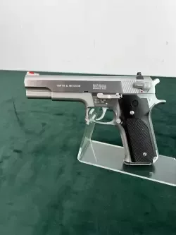 Pistolet Smith & Wesson model 645 kal. 45ACP