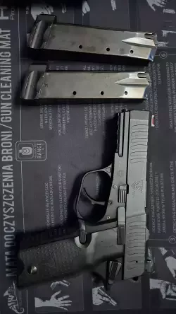 Sprzedam pistolet  Vis 100 m1 Pistolet. W zestawie to co fabryka dała + kabura. 