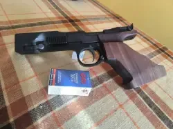 Pistolet FAS 602 22lr., bardzo precyzyjny. W zestawie kuferek, 1 magazynek i amunicja. Możliwa zamiana.