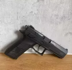 Sprzedam pistolet centralnego zapłonu CZ P09.  Przelot ok. 800 kulek, stan bardzo dobry. Dodatkowo wymienione sprężynki.