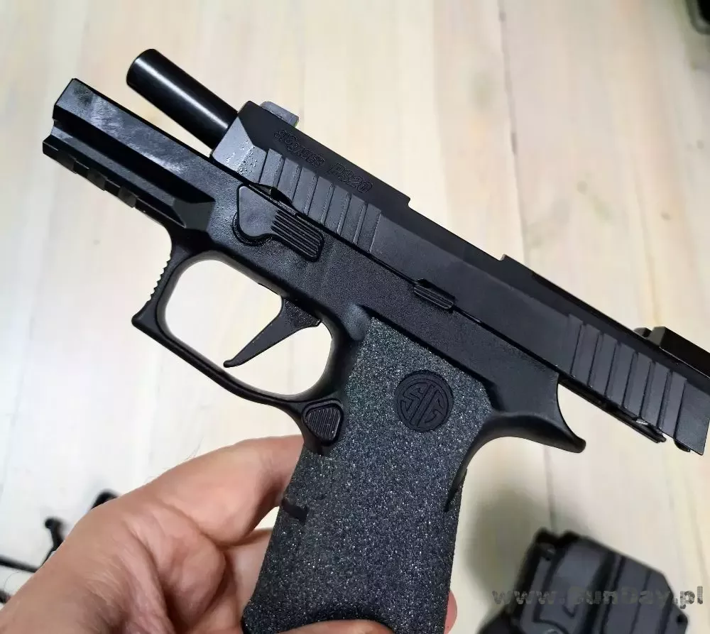 sig 4.jpg