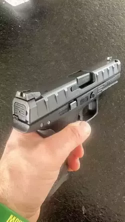 Beretta APX w komplecie z kaburą zewnętrzną, lekki spust