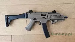 CZ Scorpion Evo3 S1 FDE kal. 9x19. Pistolet półautomatyczny z komorą na nabój pistoletowy. Niezawodność, lekka waga, celność.