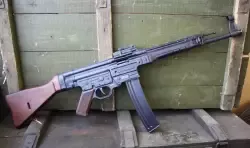 STG 44 9mm P.a.k. Metalowa lufa i wszystko inne oprócz kolby drewnianej jak w oryginale
