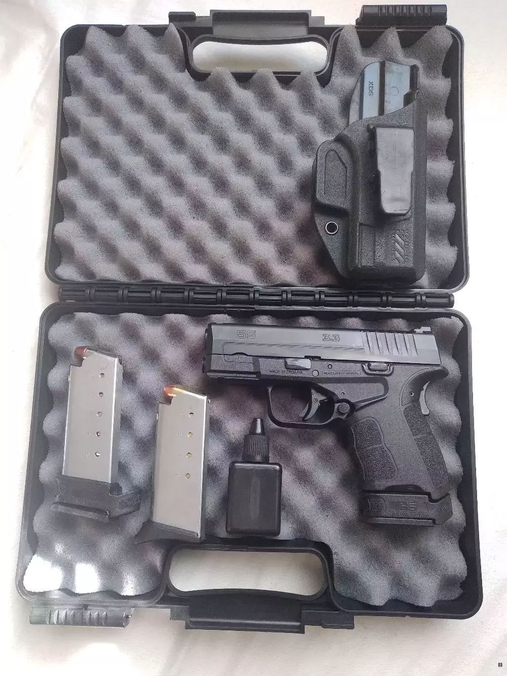Sprzedam pistolet 45 ACP HS S5. Idealny do skrytego noszenia. W zestawie trzy magazynki, kabura.