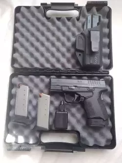 Sprzedam pistolet 45 ACP HS S5. Idealny do skrytego noszenia. W zestawie trzy magazynki, kabura.