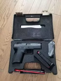 Pistolet CZ P10C. Stan bardzo dobry. 