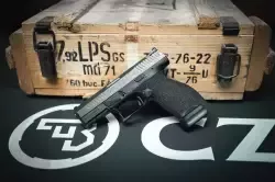CZ P10C, 2 magi, dedykowana kabura Design Tech