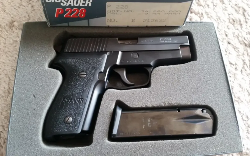 Sprzedam pistolet SIG P228 W.Germany 1994r + opcje