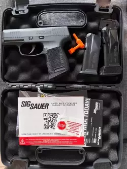 Sprzedam praktycznie nowy pistolet Sig Sauer P365 SAS. Dodatkowo w komplecie dodatkowy powiększony magazynek.